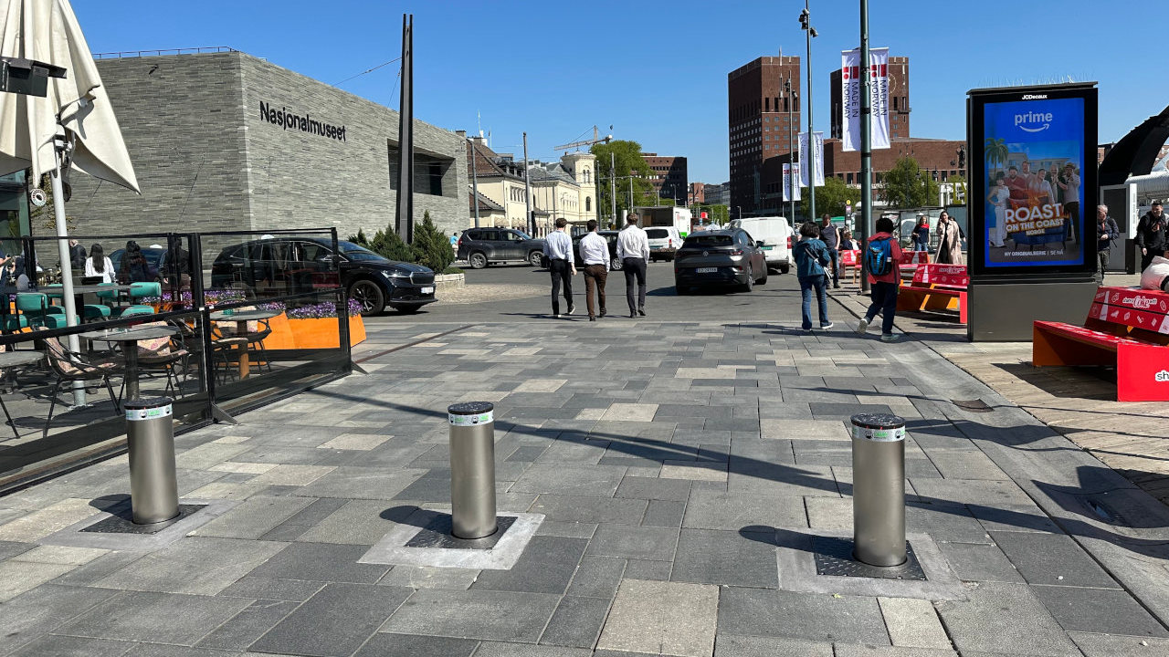 Dissuasori in azione che proteggono l'accesso alla via pedonale