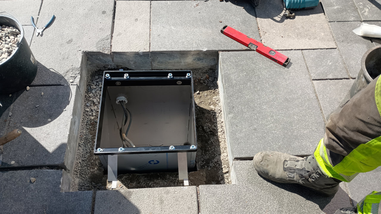 Dettaglio dell'installazione della cassa interrata del dissuasore