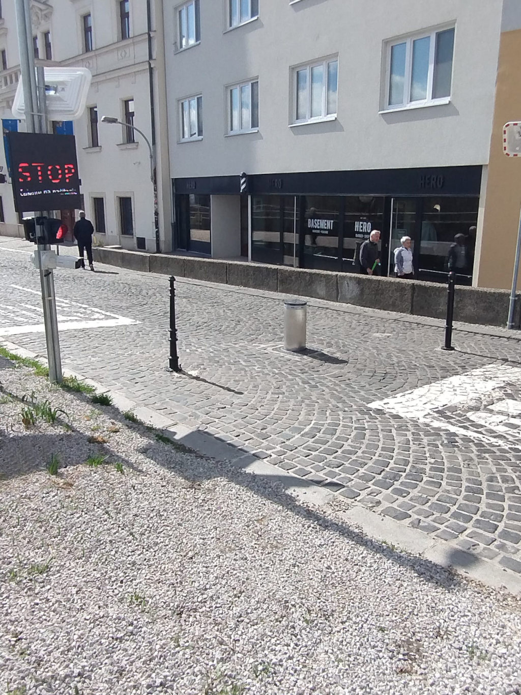 Semaforo STOP e telecamera del centro di Bratislava